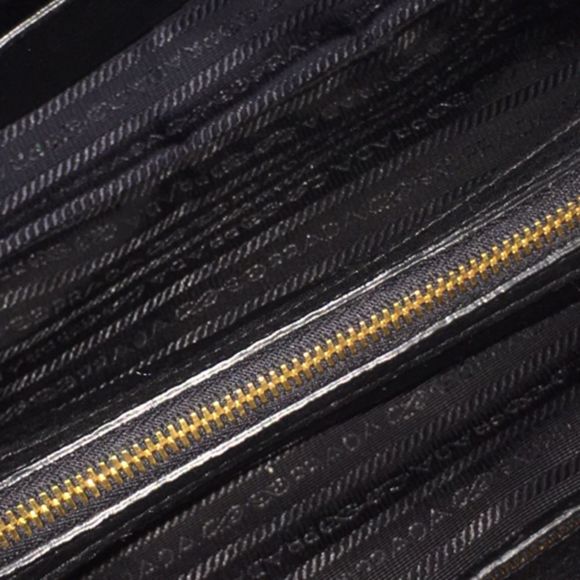 Prada Triangular Plate Black GD Metal Fittings Shoulder Bag - Picture 7 of 9